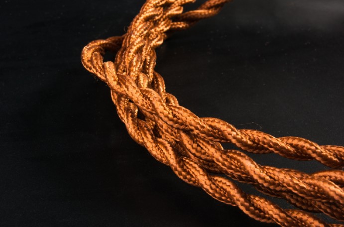 Оплетка для электропроводки дома